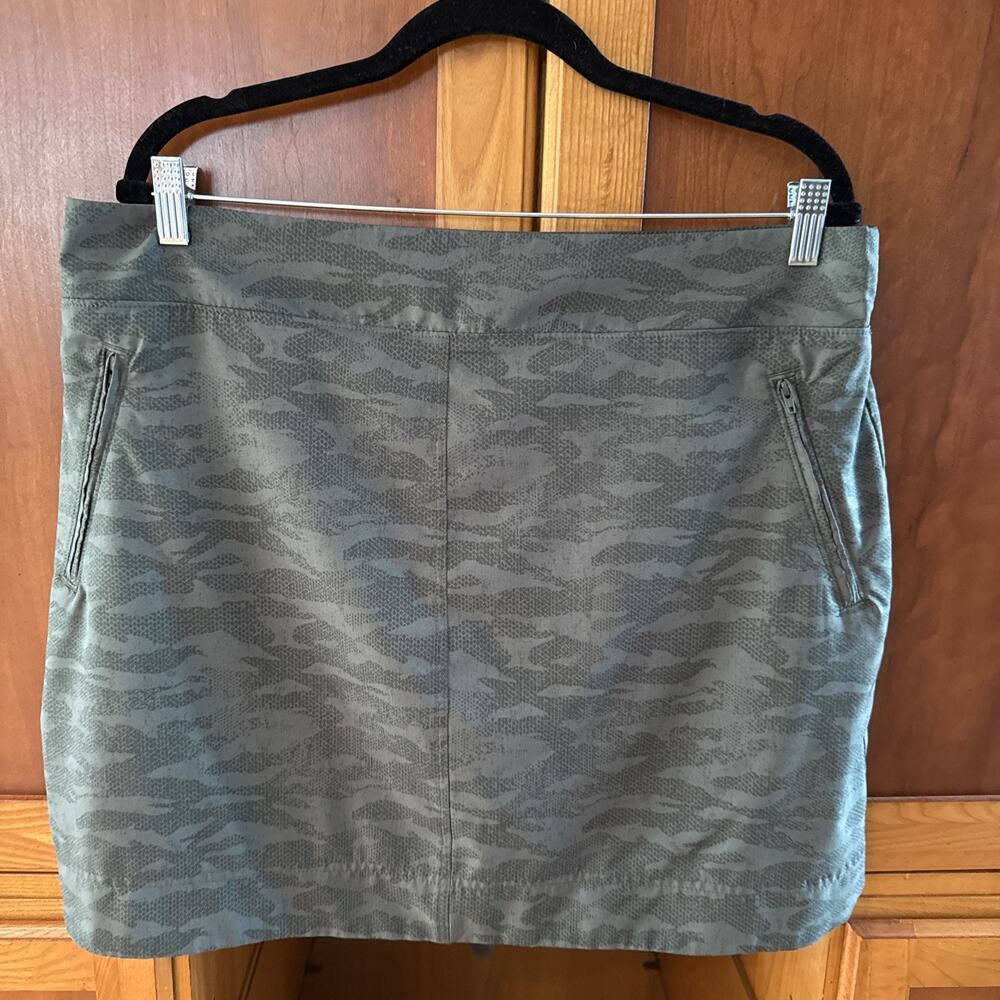 Orvis Women’s Skirt With Built-In Shorts Green Camo Lightweight Size XL￼